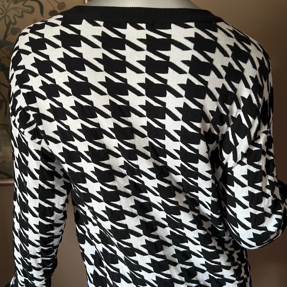 Dex 1963 Women’s XS Black & White, Blue Detail Houndstooth Round Neck Sweater - Picture 11 of 14
